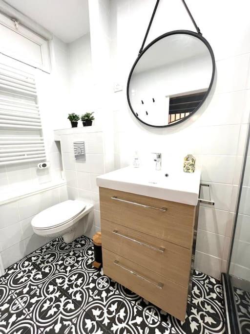 Jolie Mini Maison Lovely Tiny House Vitry-sur-Seine Exteriör bild